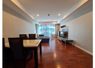 Corner Condo on Sukhumvit 24 with Balcony in Prime Bangkok