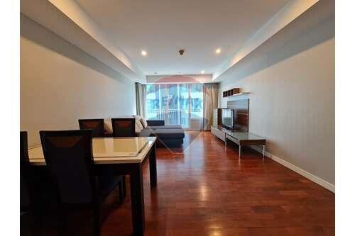 Corner Condo on Sukhumvit 24 with Balcony in Prime Bangkok