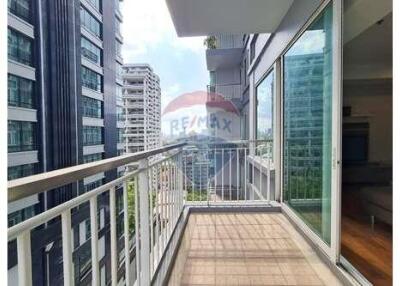 Corner Condo on Sukhumvit 24 with Balcony in Prime Bangkok