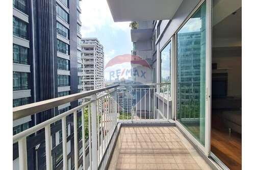 Corner Condo on Sukhumvit 24 with Balcony in Prime Bangkok