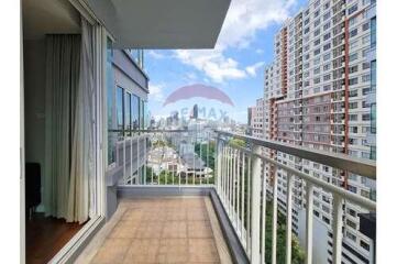 Corner Condo on Sukhumvit 24 with Balcony in Prime Bangkok