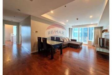 Corner Condo on Sukhumvit 24 with Balcony in Prime Bangkok