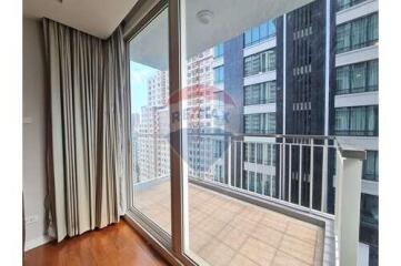 Corner Condo on Sukhumvit 24 with Balcony in Prime Bangkok