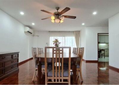 For rent pet friendly 3 bedrooms in low rise apartment Sukhumvit.