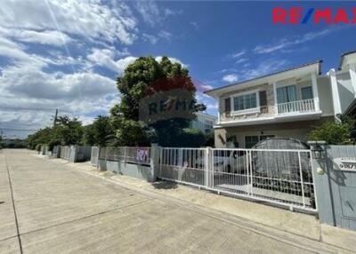 13 Sqm., 3 Beds Townhouse listed for ฿ 3,790,000.