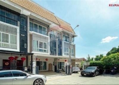 230 Sqm., 3 Beds Townhouse listed for ฿ 6,200,000.