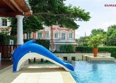 230 Sqm., 3 Beds Townhouse listed for ฿ 6,200,000.