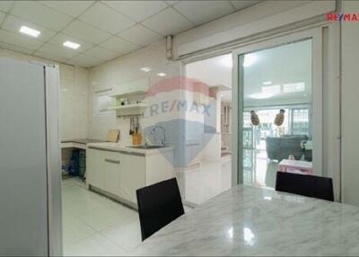 230 Sqm., 3 Beds Townhouse listed for ฿ 6,200,000.