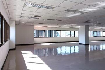 Good Size Office Space in Ekamai