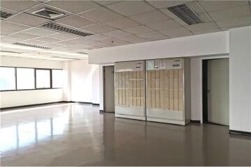 Good Size Office Space in Ekamai