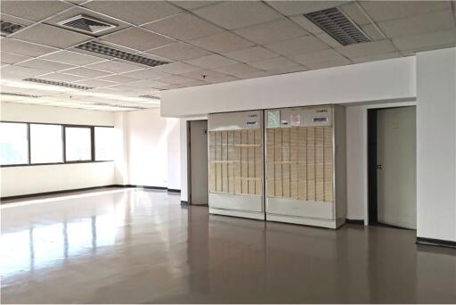 Good Size Office Space in Ekamai