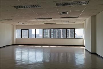 Good Size Office Space in Ekamai