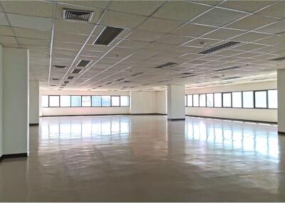 Good Size Office Space in Ekamai