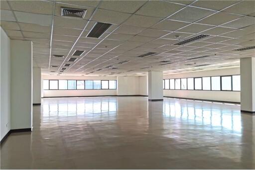 Good Size Office Space in Ekamai