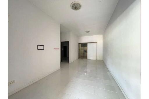 102 Sqm., 2 Beds, 2 Baths Townhouse listed for ฿ 1,430,000.