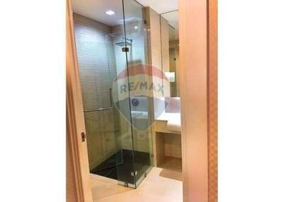 35 Sqm., 1 Bed, 1 Bath Condo listed for ฿ 2,805,000.