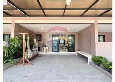84 Sqm., 3 Beds, 3 Baths Townhouse listed for ฿ 3,399,000.