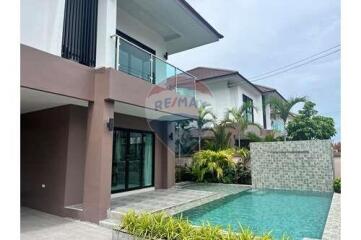 288 Sqm., 4 Beds, 3 Baths Townhouse listed for ฿ 8,000,000.