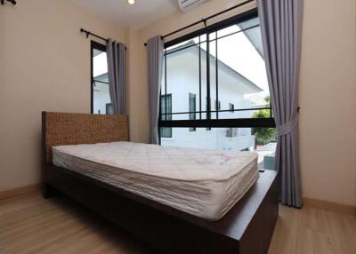 Modern 3 bedroom house at Pillow 142