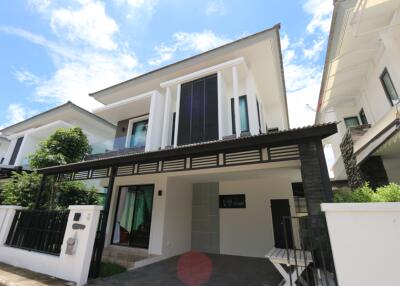 Modern 3 bedroom house at Pillow 142