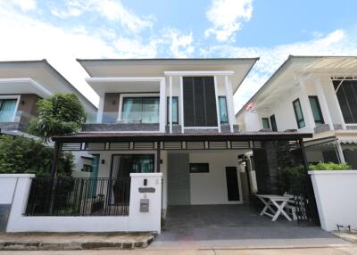 Modern 3 bedroom house at Pillow 142