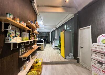 Bangkok Retail  Sukhumvit BTS Ekkmai