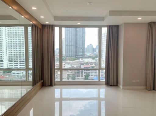 3 bed Condo in Watermark Chaophraya Khlong Ton Sai Sub District C017737