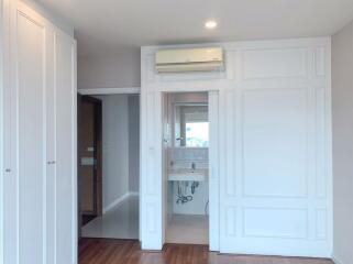 3 bed Condo in Watermark Chaophraya Khlong Ton Sai Sub District C017737