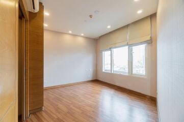 3 bed Condo in Watermark Chaophraya Khlong Ton Sai Sub District C017737