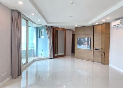 3 bed Condo in Watermark Chaophraya Khlong Ton Sai Sub District C017737