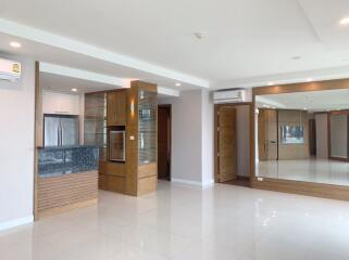 3 bed Condo in Watermark Chaophraya Khlong Ton Sai Sub District C017737