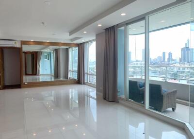 3 bed Condo in Watermark Chaophraya Khlong Ton Sai Sub District C017737