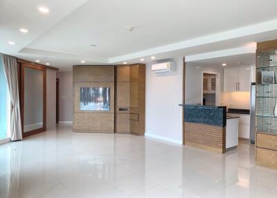 3 bed Condo in Watermark Chaophraya Khlong Ton Sai Sub District C017737