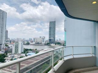 3 bed Condo in Watermark Chaophraya Khlong Ton Sai Sub District C017737