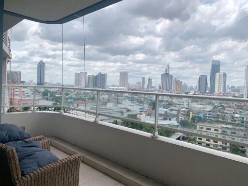 3 bed Condo in Watermark Chaophraya Khlong Ton Sai Sub District C017737