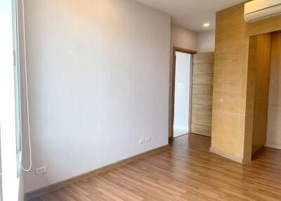 3 bed Condo in Watermark Chaophraya Khlong Ton Sai Sub District C017737