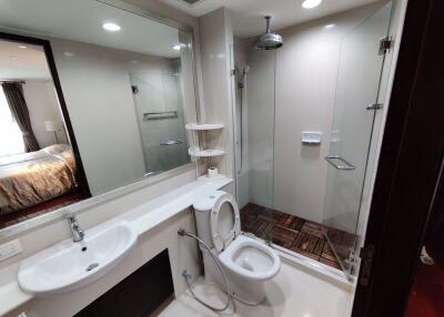2 ห้องนอน, 2 ห้องน้ำ คอนโด ราคา ฿ 51,000/เดือน