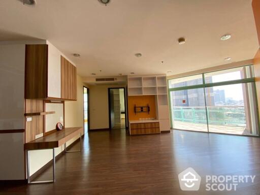 2-BR Condo at Chatrium Riverside Condominium near BTS Saphan Taksin