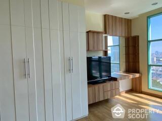 2-BR Condo at Chatrium Riverside Condominium near BTS Saphan Taksin