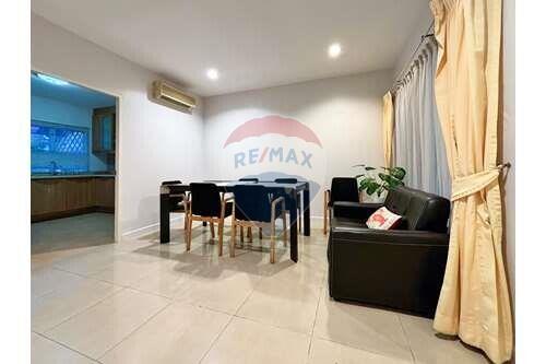 Hot Deal! Beautiful pet friendly townhouse in ThongLor.