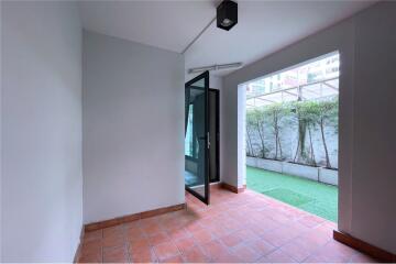 Modern Duplex  BIG Pet-Friendly  3 bed