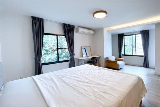 Modern Duplex  BIG Pet-Friendly  3 bed