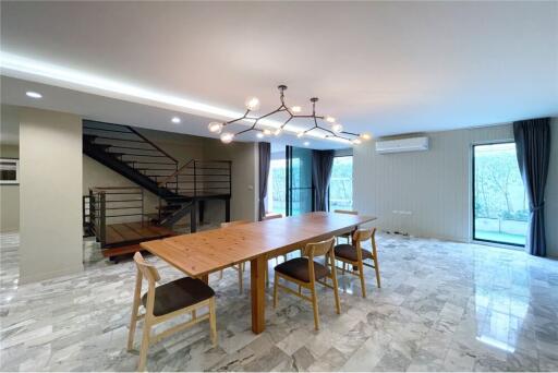 Modern Duplex  BIG Pet-Friendly  3 bed