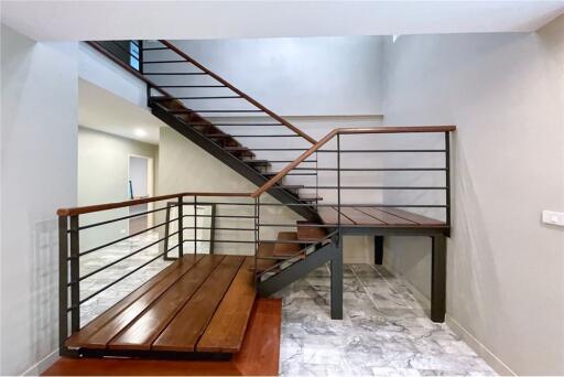 Modern Duplex  BIG Pet-Friendly  3 bed