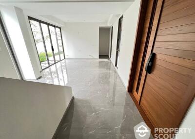 3-BR House at Artery By G-Land Property near BTS On Nut