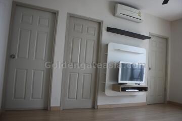 2 Bedrooms Furnished Condo on high floor close to BTS - Sathorn