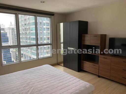 2 Bedrooms Furnished Condo on high floor close to BTS - Sathorn