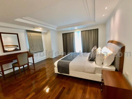 Spacious 3 Bedrooms Furnished Apartment with big Balcony for Rent, Asok BTS