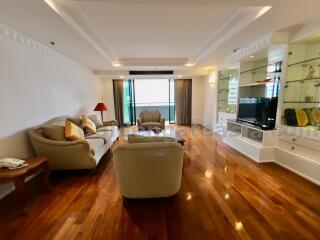 Spacious 3 Bedrooms Furnished Apartment with big Balcony for Rent, Asok BTS