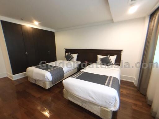 Spacious 3 Bedrooms Furnished Apartment with big Balcony for Rent, Asok BTS